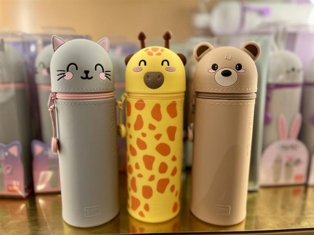 Gulliga pennfodral, katt, giraff och björn