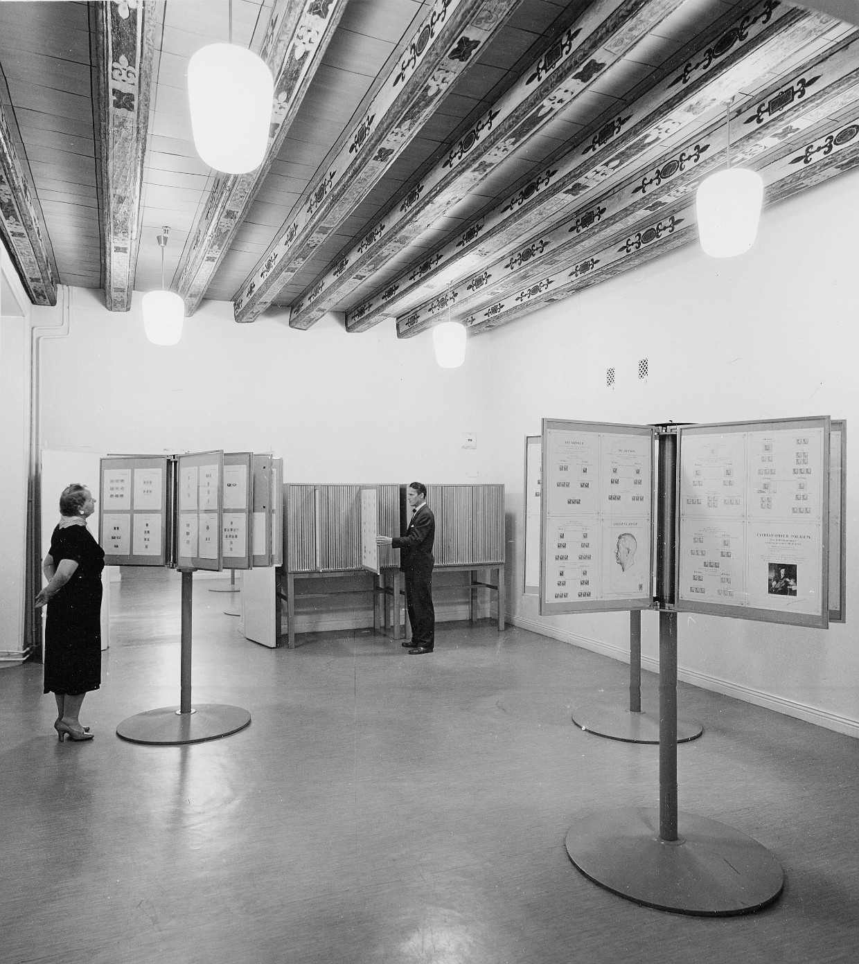 bild från 1959 från postmuseum och en frimärksutställning